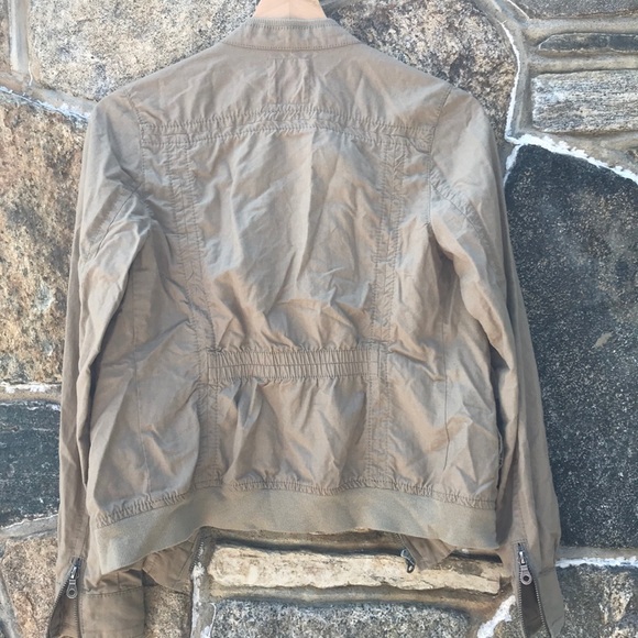 Old navy light weight cargo jacket - Picture 2 of 4